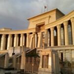 الدستورية العليا تؤيد دستورية مواد سب وقذف الموظف العام في قانون العقوبات