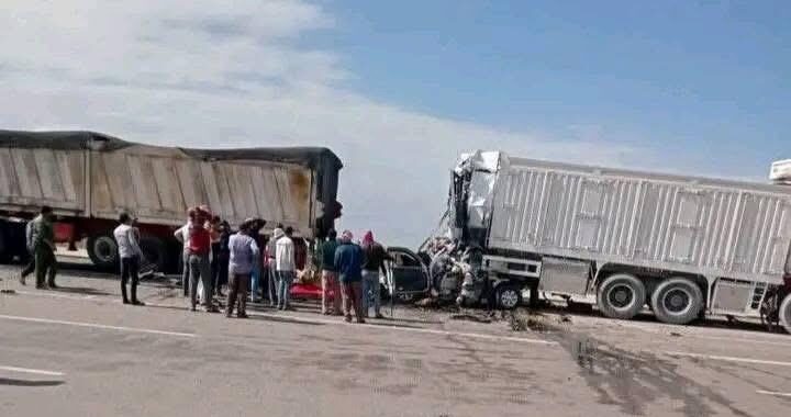 مصرع ١٨ شخصا وإصابة ٣ أخرين في تصادم نقل ثقيل و ربع نقل علي محور 30 يونيو بنطاق محافظة بورسعيد