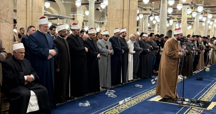 بروايات« حفص ابن وردان وابن ذكوان وشعبة».. أئمة قبلة الجامع الأزهر يؤدون صلاة التراويح في الليلة السابعة والعشرين من رمضان