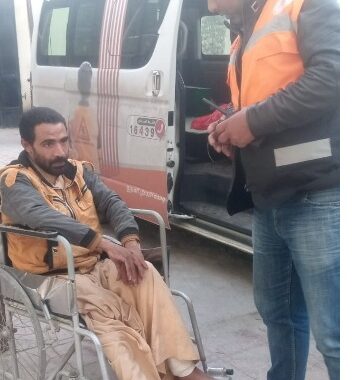 أول أيام عيد الفطر التدخل السريع ينقل شاباً بلا مأوي لدار رعاية الهدايا لكبار السن بالإسكندرية