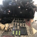 القبض على عصابة ترتدي ملابس تشبه الشرطة بدعوى تقديم خدمات تأمين الحفلات والشخصيات