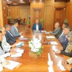 محافظ السويس يعقد اجتماعًا موسعًا مع رؤساء الأحياء لبحث الملفات الخدمية