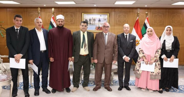 تسليم جوائز مسابقة وقف المستشار الدكتور محمد شوقي الفنجري لصالح جائزة خدمة الدعوة والفقه الإسلامي نظارة المستشار الدكتور رئيس هيئة قضايا الدولة