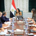 تعزيز التعاون .. وزيرة التضامن والسفير الفرنسي بالقاهرة يعززان سبل التعاون المشترك