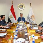 وزير التموين يتابع مع الشعبة العامة للمخابز وغرفة صناعة  الحبوب منظومتي الطحن والخبز
