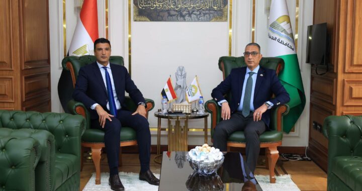 وزير الصناعة ومحافظ الجيزة يبحثان ملفات العمل وتقنين الأوضاع بمنطقتي جرزا وعرب أبوساعد الصناعيتين
